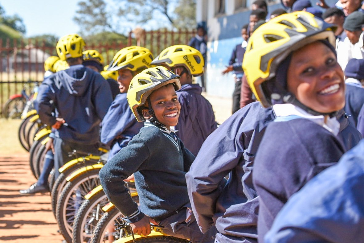88 Grade 9 learners from Morare High School are heading into the weekend with new found freedom, mobility and joy.

#NewBikeDay #BicyclesChangeLives 🖐🏽