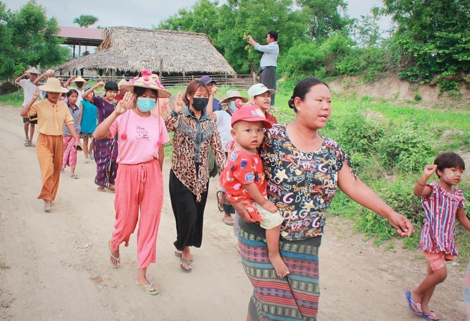 807th day of joint protest led by residents from #Yinmarbin & #Salingyi Twps, #Sagaing Region, regularly staged a marching strike to overthrow the #MilitaryDictatorship on Jun3.

#2023Jun3Coup        
#WarCrimesOfJunta     
#WhatsHappeningInMyanmar