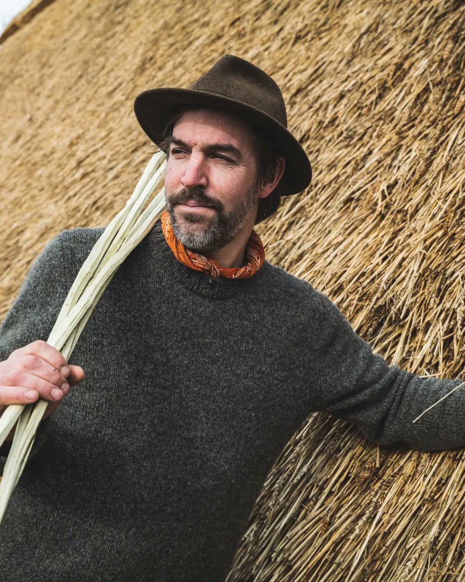 I'm Nick Walker, a Master Thatcher based in Norfolk, UK.
<a href="/sibuckphoto/">SB</a> recently joined me and has taken excellent photos-in the coming days, I'll share these with an explanation of what I'm doing in each of the shots.

So if you want to learn more about thatching, come along...