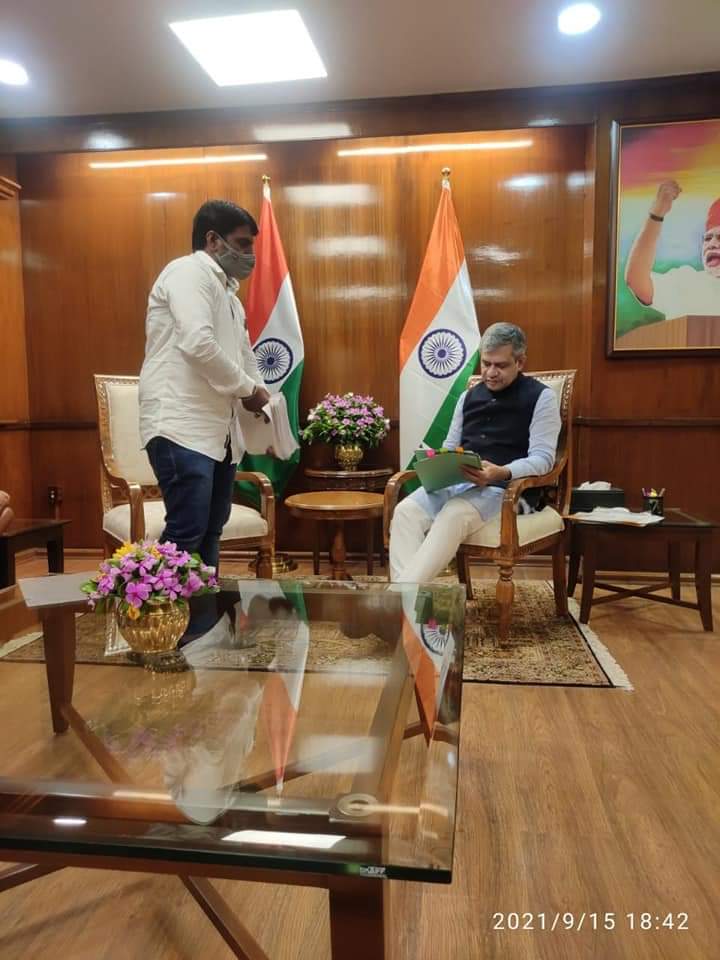 रेल्वे द्वारा skilled अपरेंटिस को छोड़कर अन skilled लोगो को महत्व दिया जा रहा है उसी का नतीजा  ट्रैन हादसे को देख सकते है रेलमंत्री जी सज्ञानं ले गरीब परिवार को नाय दे दोषी लोगो पर सख्त करवाई करे 🙏भावपूर्ण श्रद्धांजलि <a href="/AshwiniVaishnaw/">Ashwini Vaishnaw</a> <a href="/RailMinIndia/">Ministry of Railways</a>
<a href="/BhusavalDivn/">DRM Bhusaval</a>
<a href="/annamalai_chap2/">Army of Dheeran Annamalai</a>