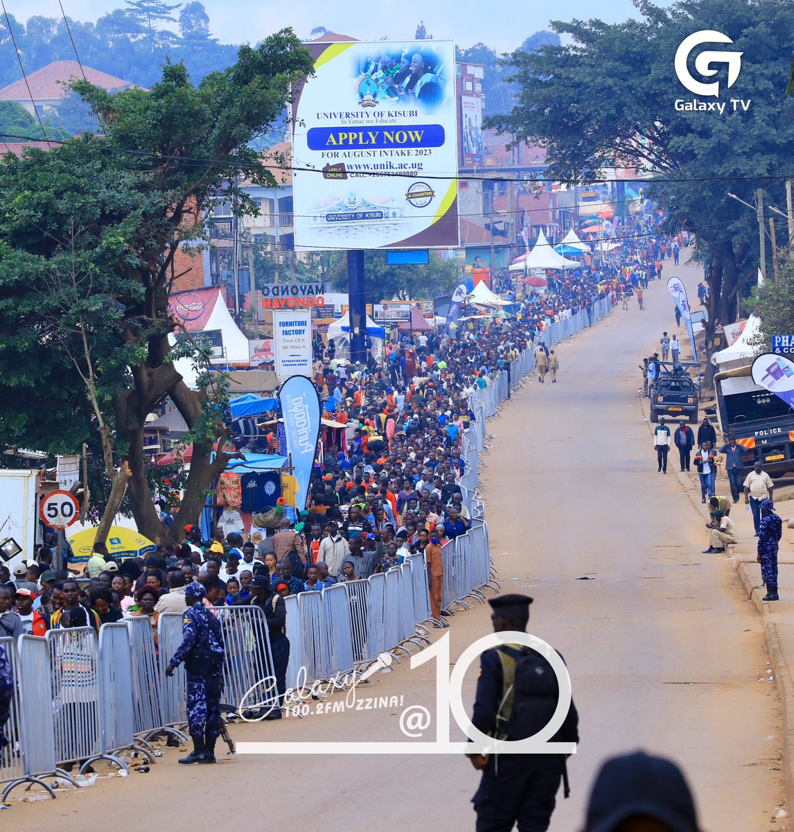 Pilgrims still making their way to the Uganda Martyrs shrine in Namugongo to celebrate the #MartyrsDay2023

#ZzinaLifeStyle