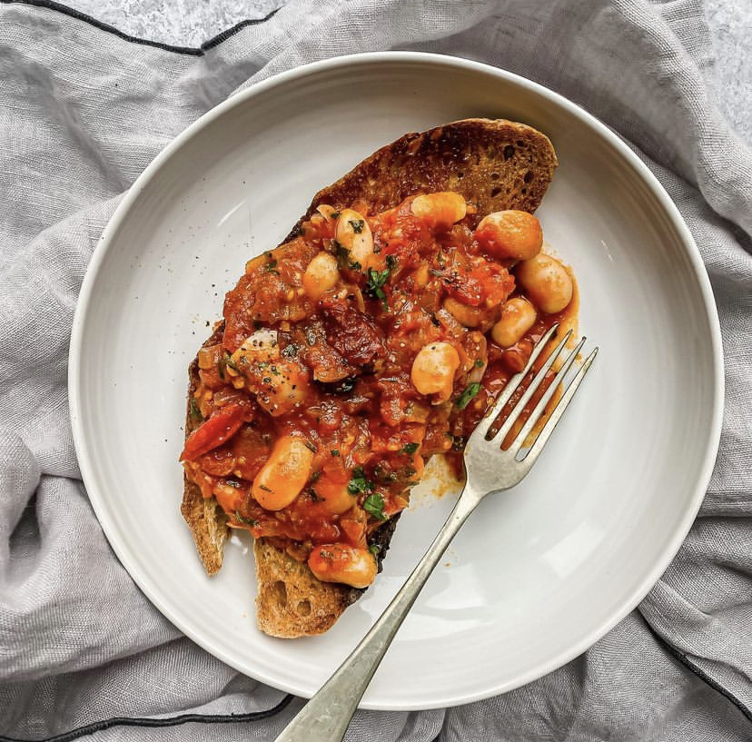 It doesn’t get much beanier than beans on toast 🫘🍞 These homemade (butter)beans by @thekleenkitchen are perfect on toast, or why not try them in a jacket potato? The options are endless 🌱 Find the recipe on her page & our Organic Butterbeans on Ocado 🙌🏼 #ThePowerOfBeans