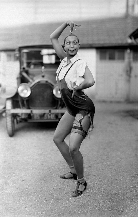 « Puisque en scène, je fais sauvage, je m’applique à la ville à devenir civilisée »

#JosephineBaker 1906-1975￼￼✨🎂