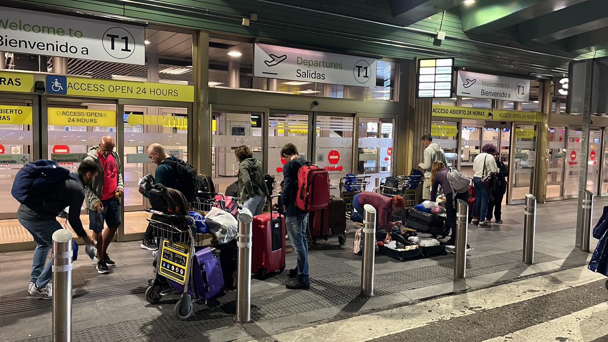 La expedición 2023 acaba de empezar, ilusión y ganas, asi define <a href="/acrossafrica_/">AcrossAfrica</a> las primeras sensaciones del grupo de voluntarios #fisios #runners #cafyd vamosss!! #quenotelocuentenvivelo