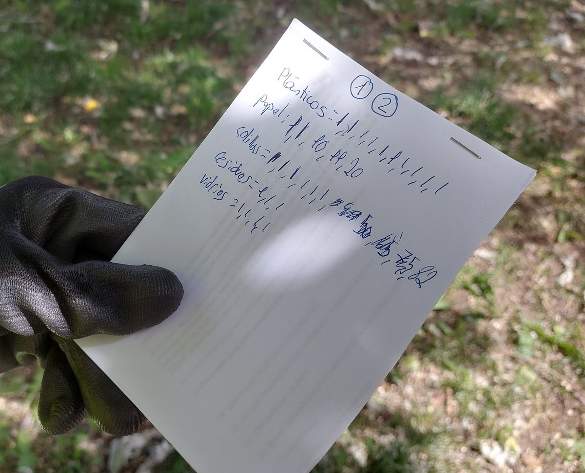 ceip_fcovitoria's tweet image. ¿Si fumas, qué haces con tus colillas? El alumnado de P6B @ceip_fcovitoria lo ha comprobado hoy 
No las tires al suelo!!!
Se han recogido en 30 min más de 400 colillas en la ribera del Río Vena en #Burgos
#libera1m2 #basuraleza #ProyectoLibera @ecoembes @SEO_BirdLife