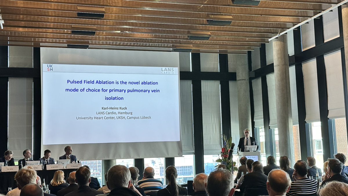 Is #PulsedFieldAblation is the novel ablation mode of choice for primary PVI? 

Prof. Kuck arguing for electroporation vs. @DrJasonAndrade 

Fascinating battle ahead 🤺.

#HamburgBeats