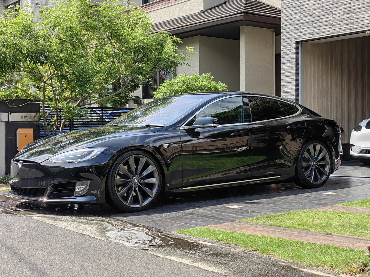 STUDIOALON_HAMA's tweet photo. 弊社ロワリングキット(改)と、TBR製ワイドトレッドスペーサーに純正21インチタービンホイールでバチバチにキマッたModel Sが爆誕。
これはかなりイけてます!
Model Sのノウハウも溜まってきました!
足回りは是非ご相談ください!
#alondesign #studioalon #models #tesla #ハマガレ https://t.co/ErLPliLTJw