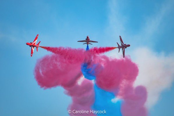 What a start to the new season! Brilliant crowds and blue skies at the Midlands Air Festival yesterday. The #RedArrows return there today, our display is at 1200. Then it’s a reposition to #Exeter for the English Riviera Airshow in #Torbay at 1730. 📸 @Martynfoss & @Caz801