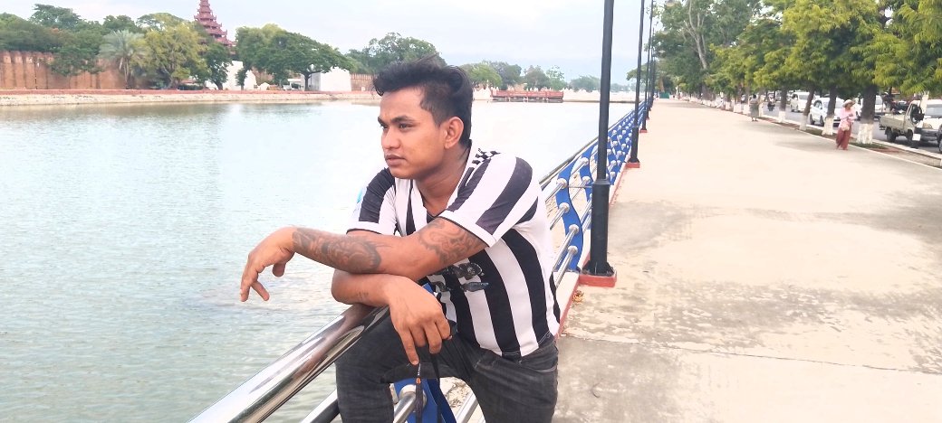 မန်းလေး ရောက်တုန်းမရောက်ဘူးတဲ့ နေရာလေးတွေတော့ လျှောက်လည်ချင်သေးတယ် ခက်တာက😔 အစဥ်ပြေမနေဘူးလေ😒