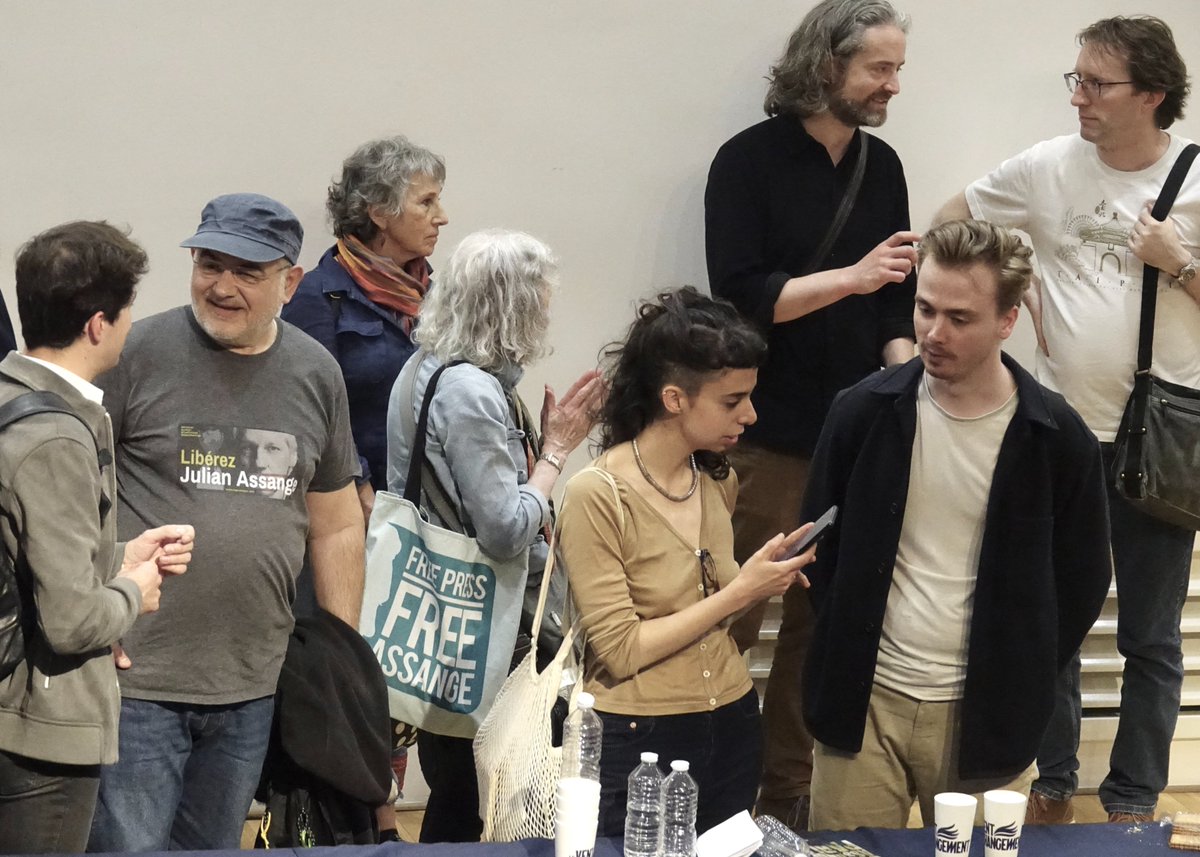 ComiteAssange's tweet photo. Quelques photos supplémentaires de la conférence « #Assange : la mauvaise conscience de l’Occident » du 31 mai à la Bourse du travail de Paris.
350 personnes sont venues écouter @Stella_Assange, Rony Brauman, Serge Halimi, @Arnaud_Le_Gall_ et @VillaniCedric.
Cc @lvslmedia
1/3 https://t.co/RATIbM8zCE
