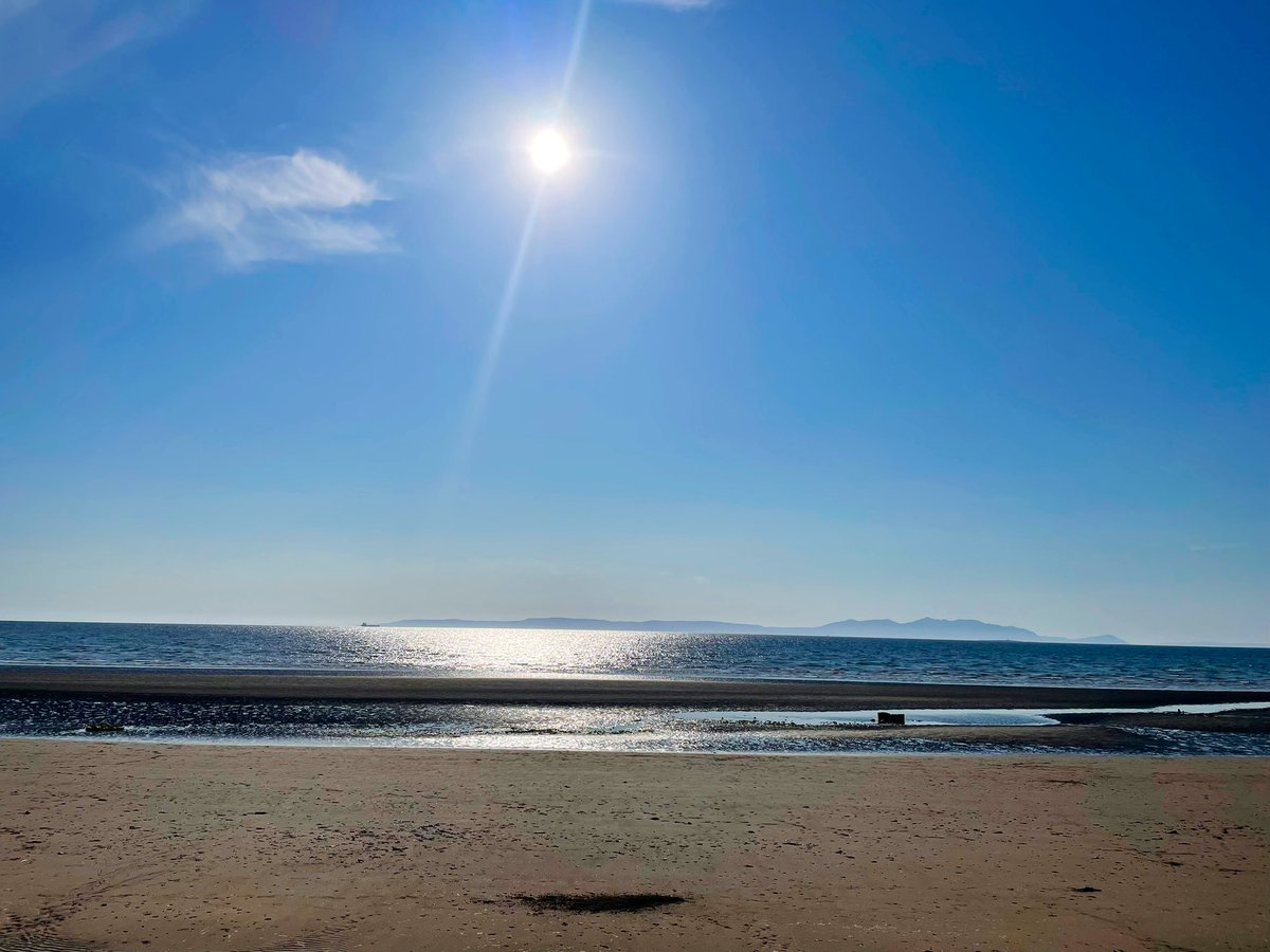 Morning Sunshine! 😀 Enjoy the view…have a Sunny Saturday! #Scotland #StormHour #ThePhotoHour #weather #nature #view #summerishere #weekendvibes 💛