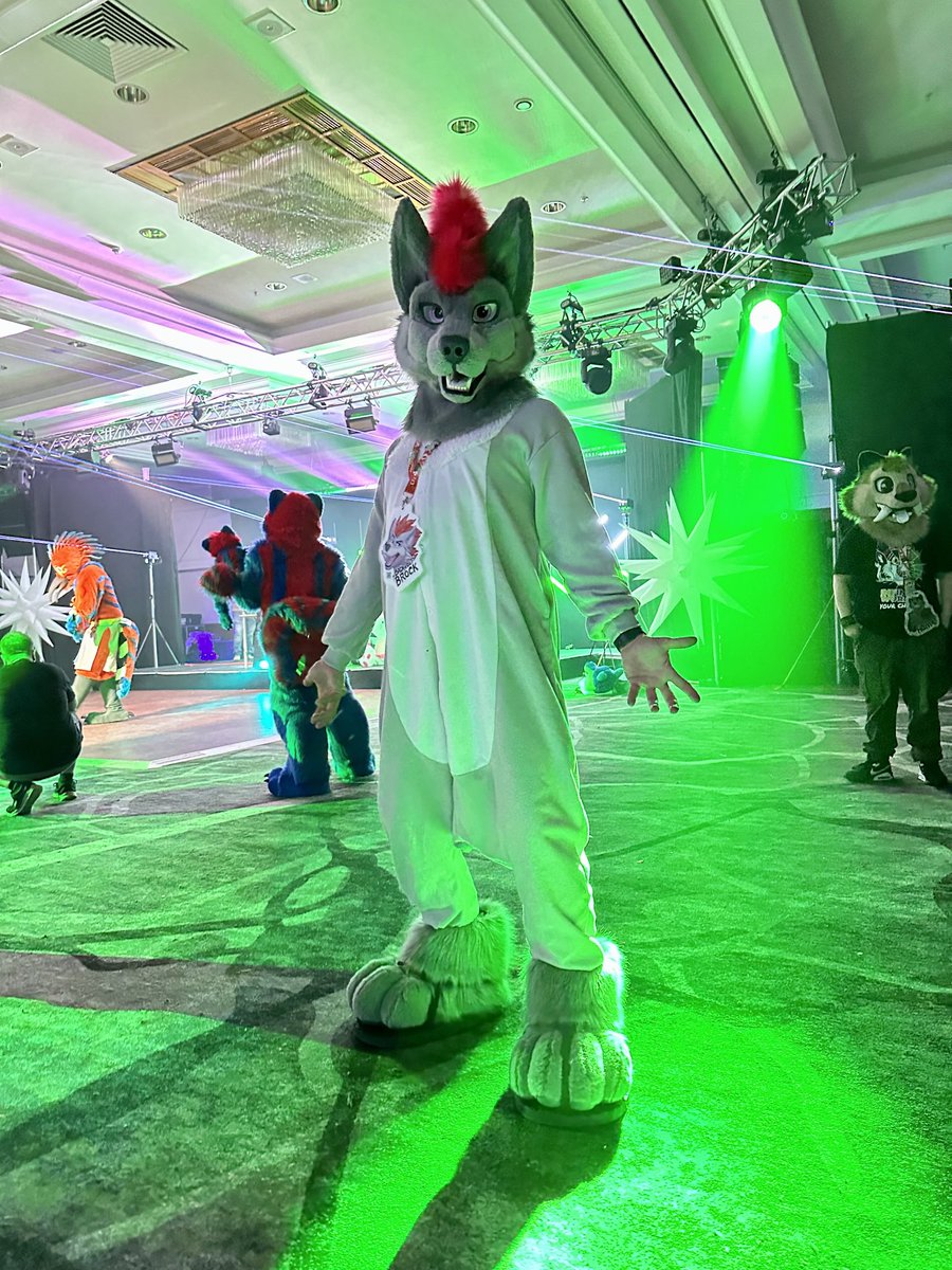 Almost looks like I had a full body shave for the Dead Dog. 😜

But it’s much easier to dance like this.

#CFz2023