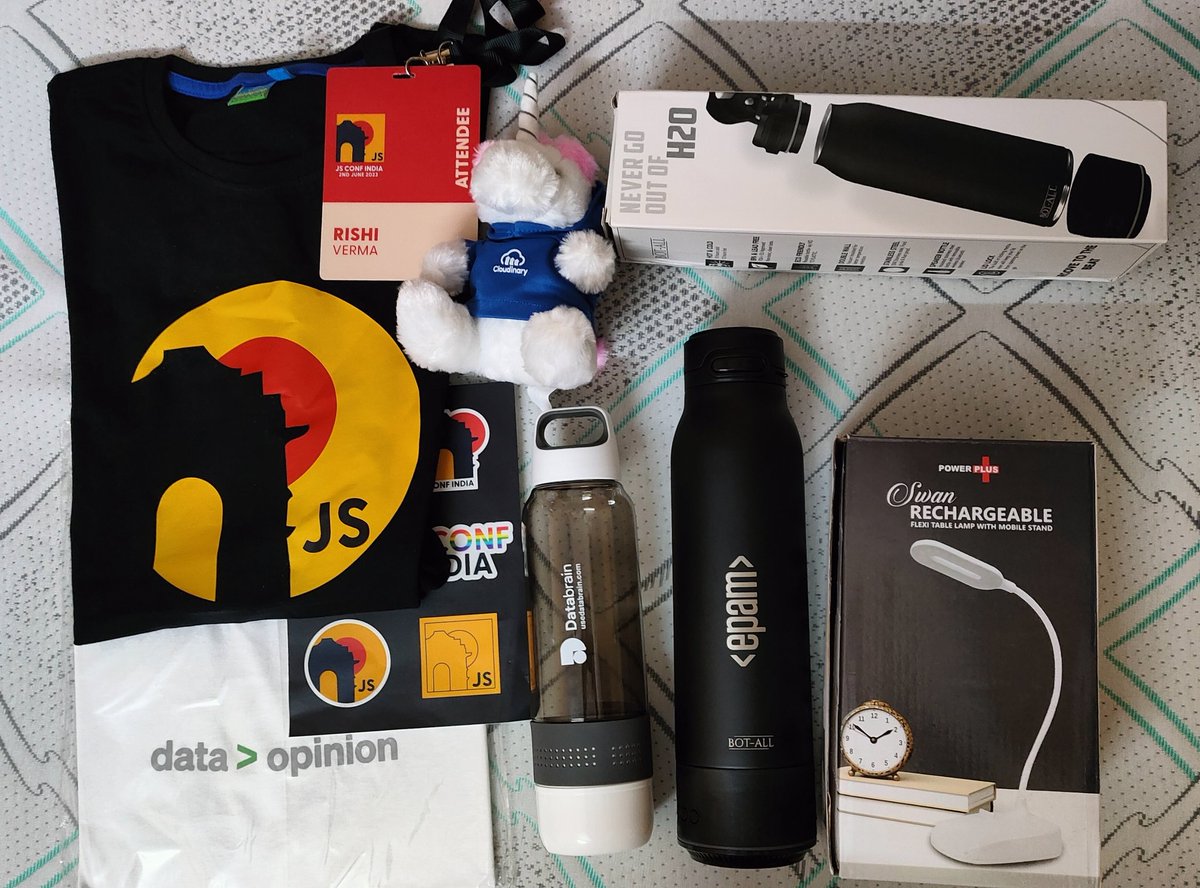 thecoderishi's tweet photo. Scored some epic swags at JSConf India!
Excited to level up my JavaScript game 🔥

#JSConfIndia 
@jsconf_india https://t.co/01sPVCMzZj