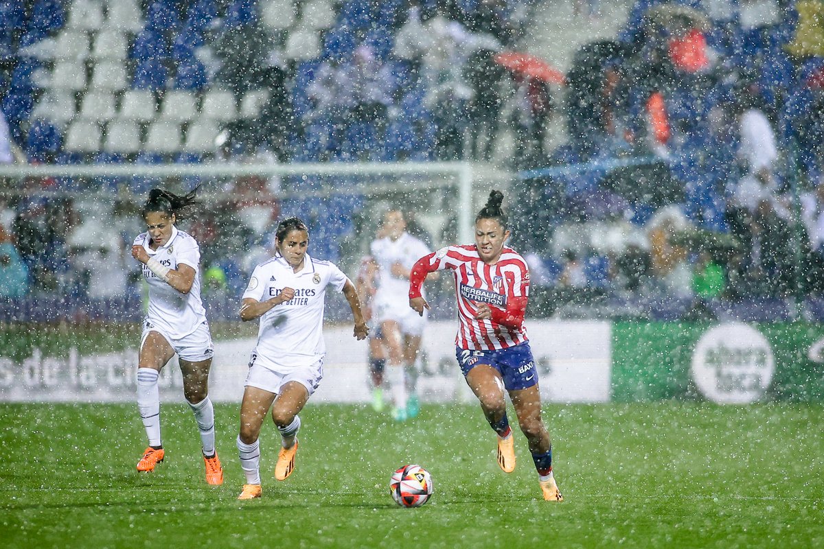 AtletiFemenino's tweet photo. Diluviaba. Perdíamos 2-0. Pero nunca dejamos de creer.

Lo de después ya es historia 🏆 https://t.co/Vw0wUOhSlv