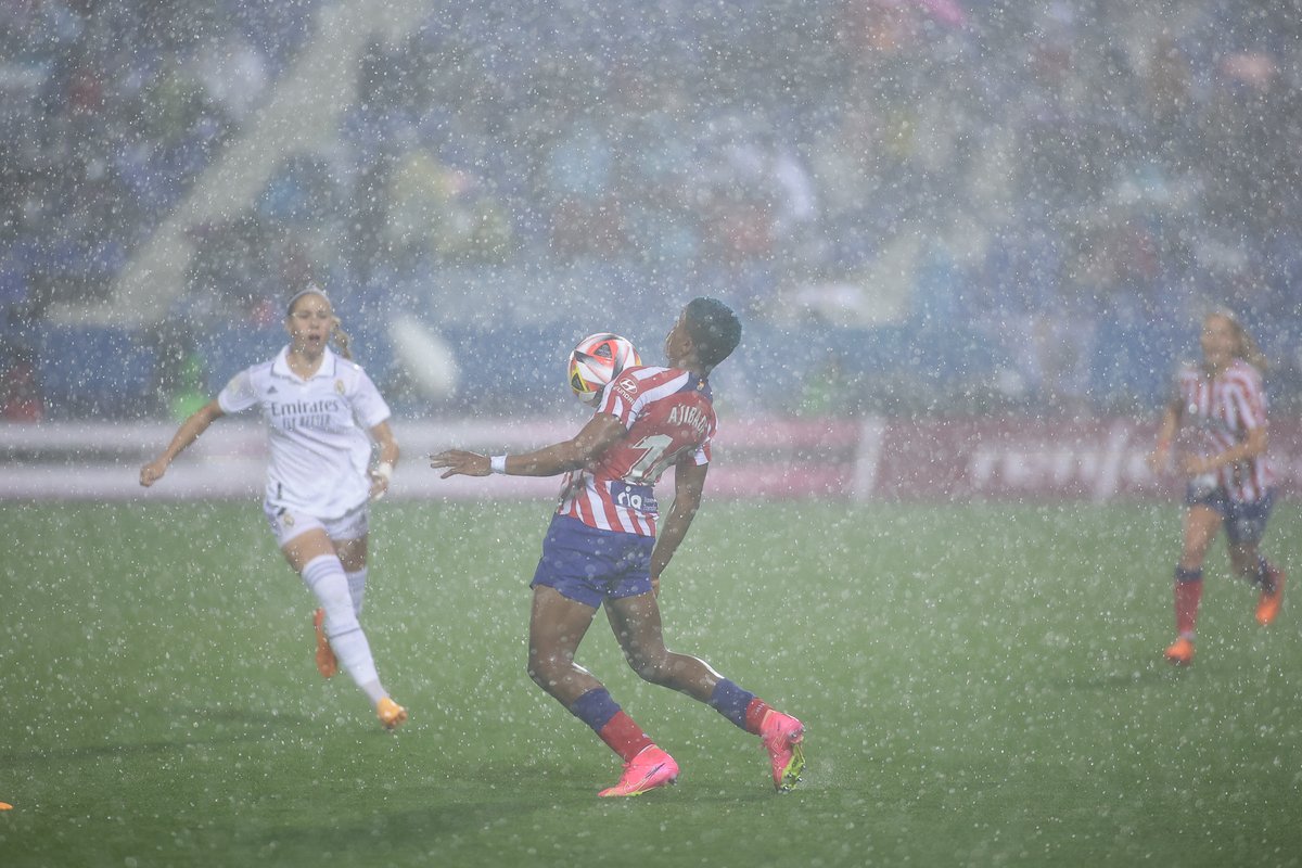 AtletiFemenino's tweet photo. Diluviaba. Perdíamos 2-0. Pero nunca dejamos de creer.

Lo de después ya es historia 🏆 https://t.co/Vw0wUOhSlv