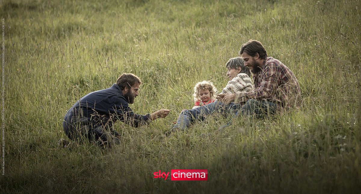 SkyItalia's tweet photo. Se ancora non conoscete la storia di Pietro e Bruno, recuperatela questo weekend.
#LeOttoMontagne vincitore di 4 premi ai #David68 è disponibile on demand. @AleBorghi_ https://t.co/gV1lslA5Pb