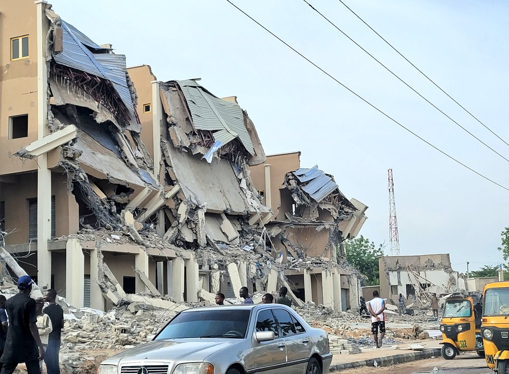 SasDantata's tweet photo. Our Governor, Abba Gida Gida, is not joking! 

Demolition of structures built on public lands that were carved out and allegedly sold by the Ganduje government began in the early hours of today! 

His Excellency has vowed to clean up Kano! https://t.co/TwhH4e6ZDW