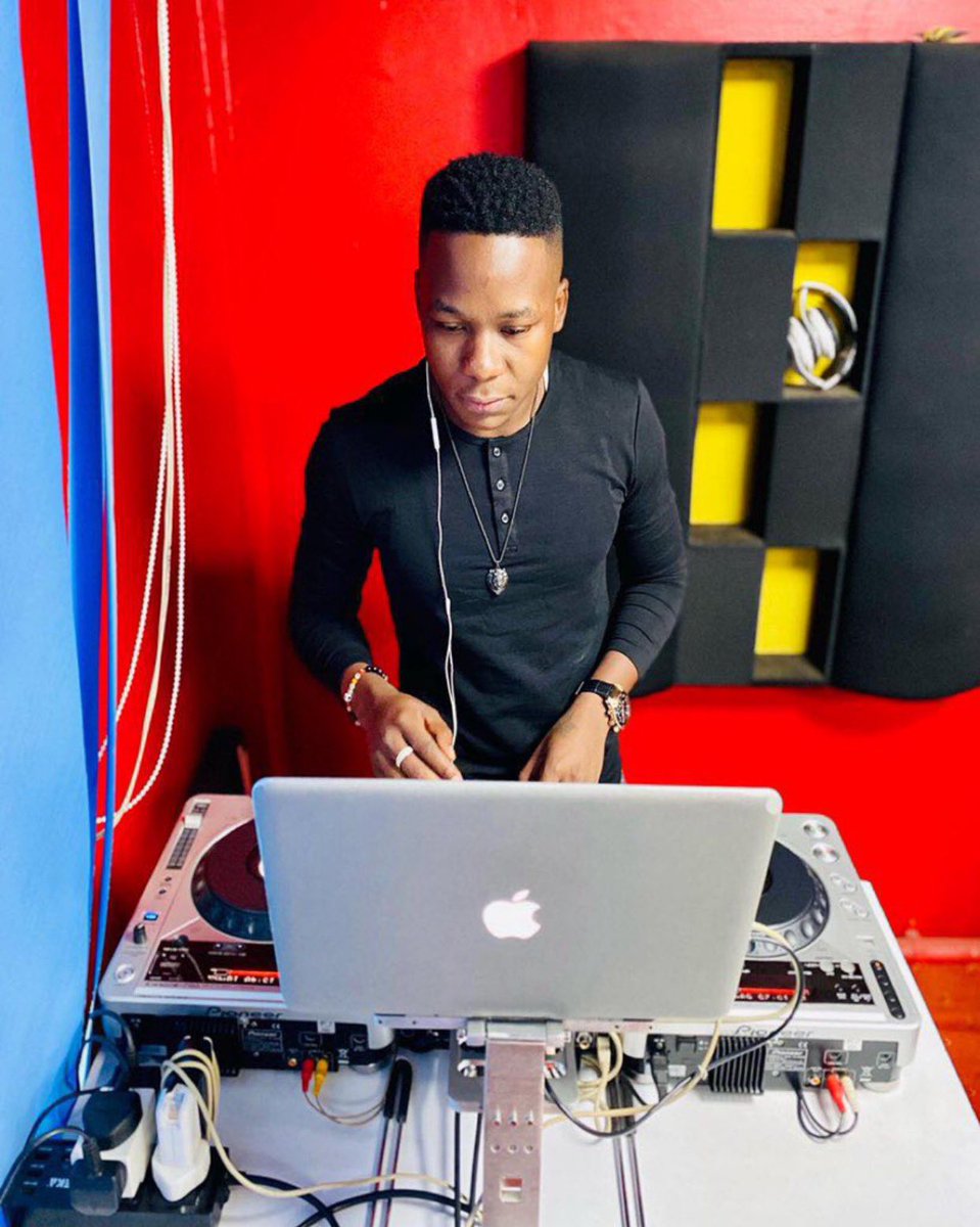 #SanyuFmHitsReplay @Deejaycacie256 taking us thru the first hour . @TheHitsReplay @governorbugembe @ssembeve @CK_1789 @fredricknaddul2