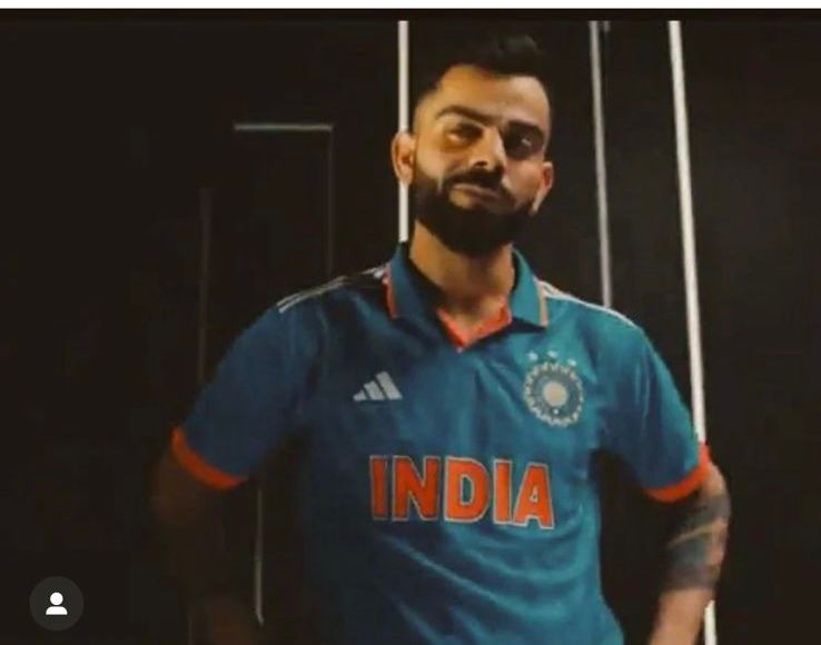 R_iya03's tweet photo. #OwnYourStripesKing Kohli looks fabulous as ever in the new jersey and can't wait to wear it! https://t.co/yX3PY9jlS2