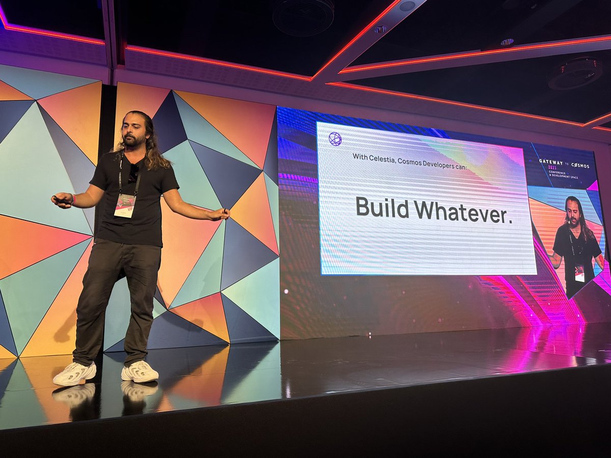 Solid overview on one of the hottest topics in crypto recently: @Yazanator explains the types of sequencers and how they work with @CelestiaOrg

Looking forward to @modular_summit and your mainnet launch frens!

“With Celestia, you can Build Whatever”

#modular <a href="/Gateway_Conf/">Gateway to Cosmos 2023</a>