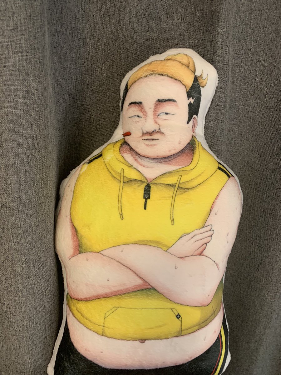 0825_Funky's tweet photo. 陰キャクッション届いたー！
触り心地いいね！！！
 #ニート部  #ニート部グッズ  #KUN https://t.co/OEyFhhuvqa