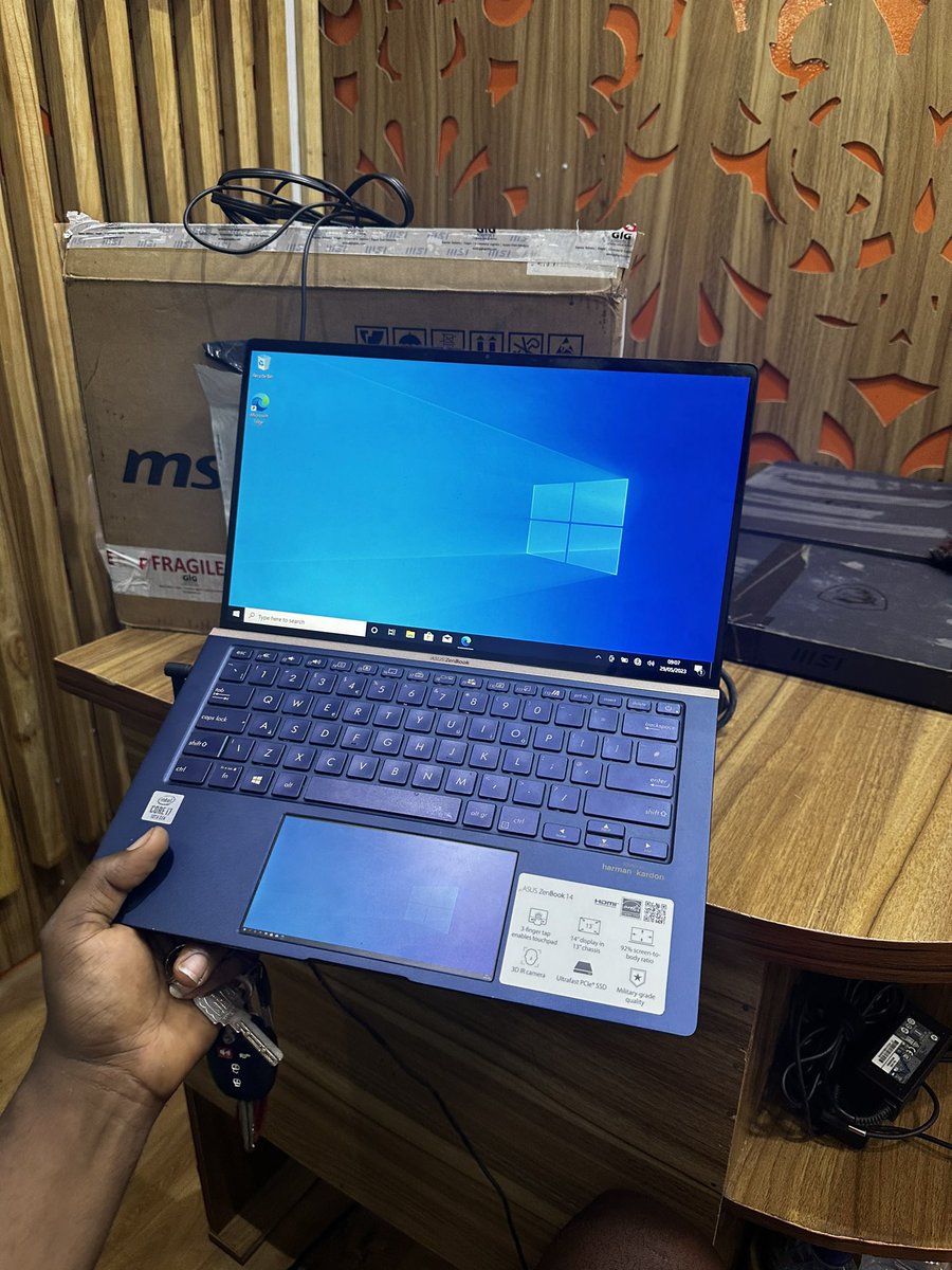 🇺🇸US Used
ASUS Zenbook 13 Available!
8gb ram | 512SSD
Core i7 10th Gen
Touchscreen 
Dual screen 
Keyboard light
Very Neat 

Price: ₦499,000 Only

To Place Order & Delivery ⤵
DM/Call/Whatsapp +2348132727945

Kindly RT❤️

#GeekTech