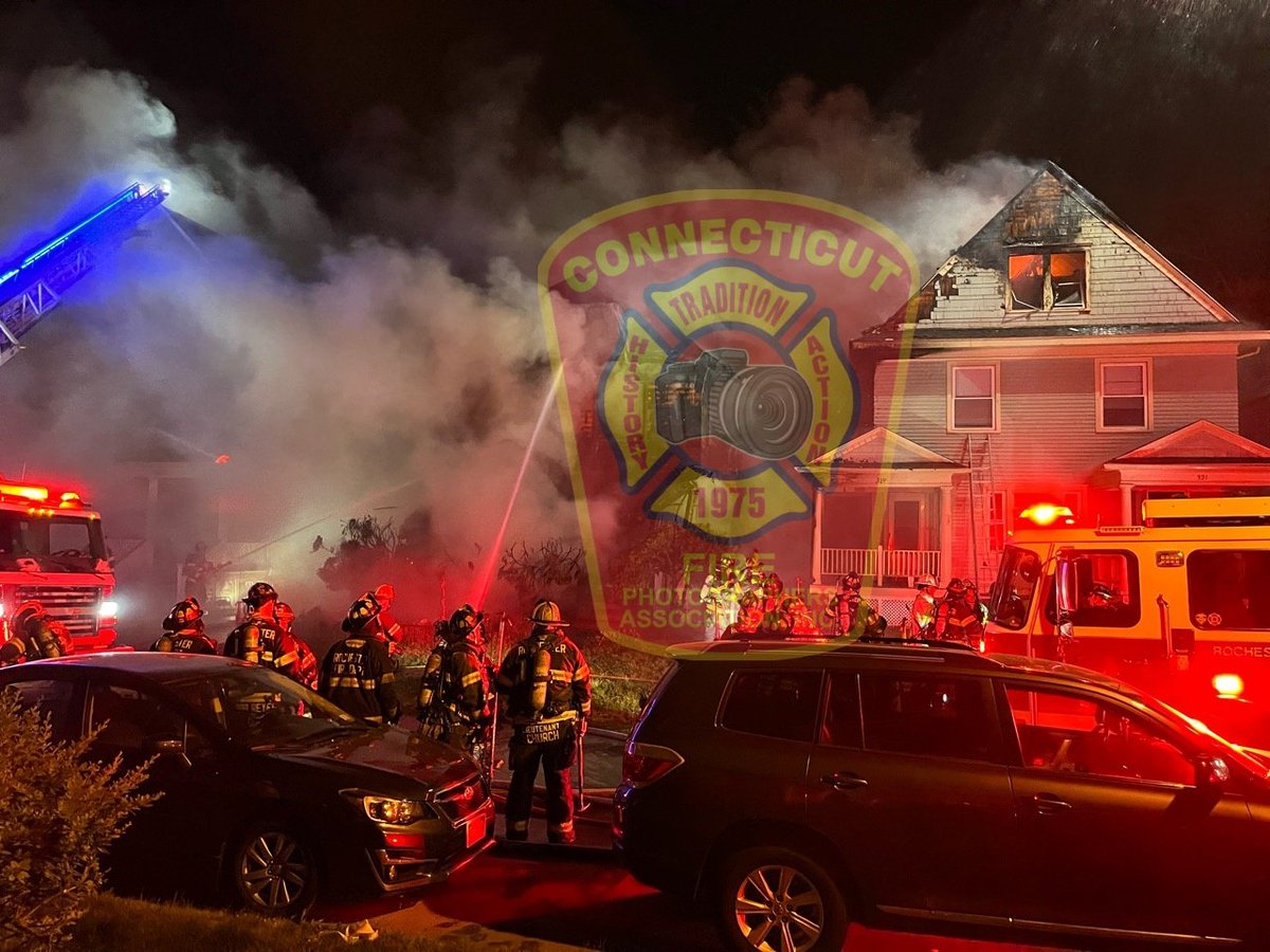 ctfirephoto's tweet photo. Social Media Director Jon Tenca  (@PSPhoto1) is on scene of a 2-alarm fire with multiple structures burning in the City of Rochester,  NY #buildingfires #BreakingNews https://t.co/91eDmaUWF4