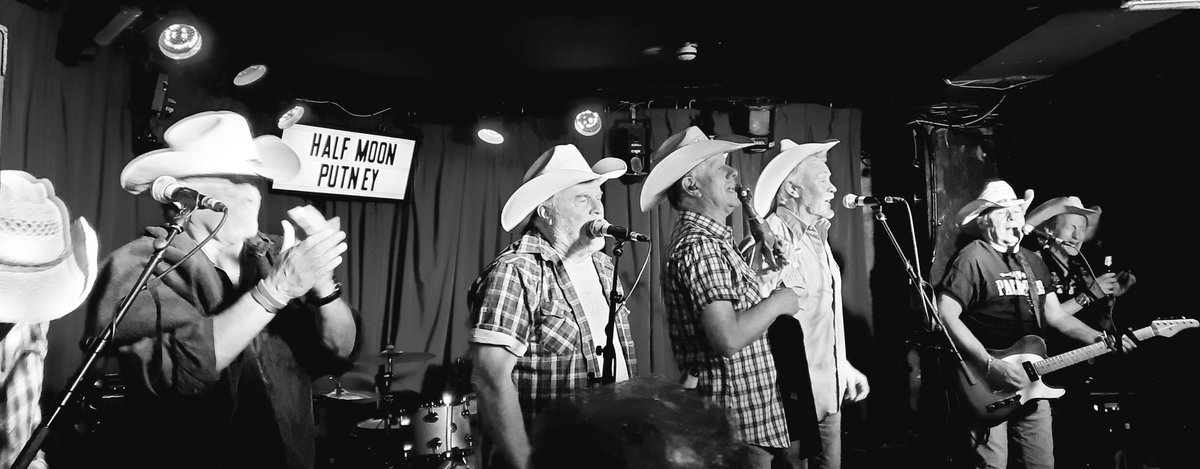 In honour of our beautiful Maggie last night <a href="/HalfmoonPutney/">The Half Moon Putney</a>. Simply not the same without her 💔 Thx to <a href="/lospacaminoscom/">Los Pacaminos</a> <a href="/PaulYoungParlez/">Paul Young</a> @JamieMosesGtr for the moving tributes. Thx to <a href="/ALISONHORAN18/">Alison Horan</a> @JenDavison11 <a href="/TinaxReevesx/">Tina Reeves 🌻</a> <a href="/libbyb27/">Libby B 💙</a> for your gorgeous company as always x ❤️🤠