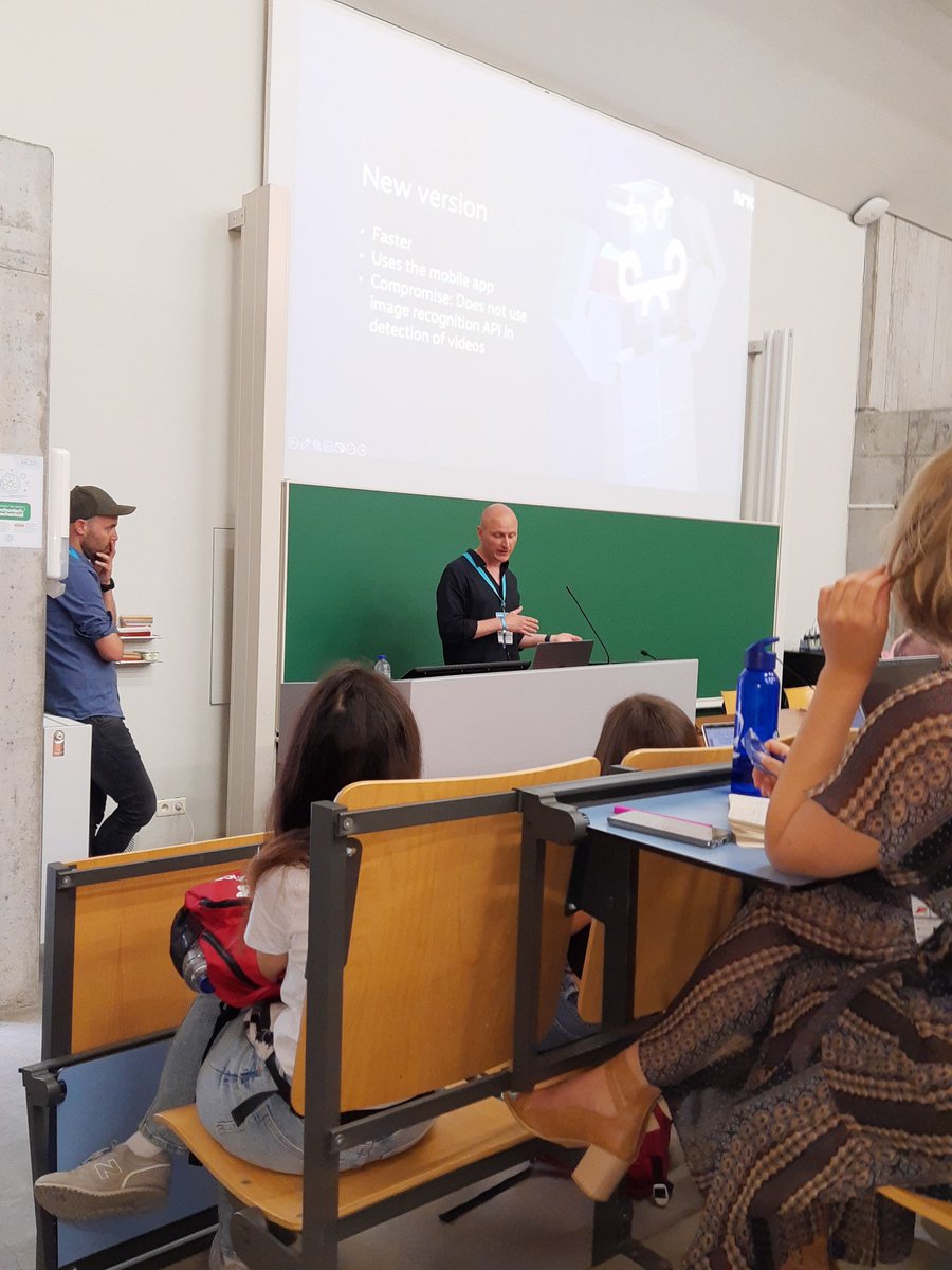 Full house, also on the floor, as #SigmaAward winners <a href="/HenrikBoe/">Henrik Boe</a> and Nicolai Christian Bjoerke tell about investgating TikTok #EIJC23