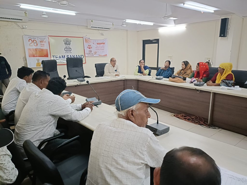 આજરોજ સાણંદ તાલુકા ખાતે આગામી તા.૦૫/૦૬/૨૦૨૩થી નવું શૈક્ષણિક સત્ર શરૂ થઇ રહ્યુ હોઇ તે બાબતે MDM સંચાલકોની સમીક્ષા બેઠકનું આયોજન કરી સ્વચ્છતા, શાળા પ્રવેશોત્સવ બાબતે તકેદારી રાખવા સુચના આપી.<a href="/SDMSanand/">SDM Sanand</a> <a href="/dsoahmedabad/">DSO Ahmedabad</a> <a href="/ahmedabad_info/">info_ahmedabad_gog</a> <a href="/CollectorAhd/">Ahmedabad Collector</a> <a href="/InfoGujarat/">Gujarat Information</a>