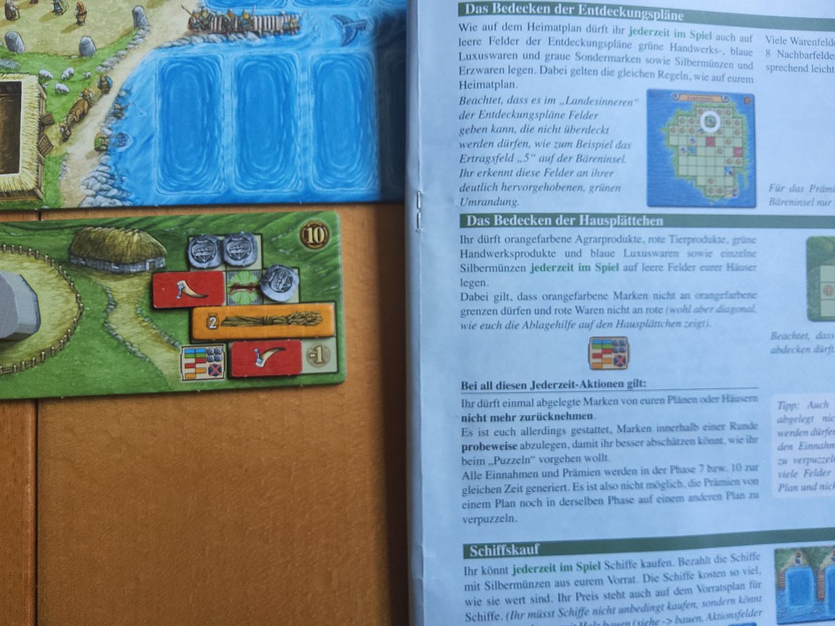 Frage zu #EinFestFürOdin <a href="/FeuerlandSpiele/">Feuerland Spiele</a> : darf man auf Hausplättchen orange angrenzend an rot puzzeln? Der Regeltext verbietet nur rot an rot beziehungsweise orange an orange, aber die Schema-Abbildung suggeriert, dass auch rot an orange nur diagonal angrenzen darf.