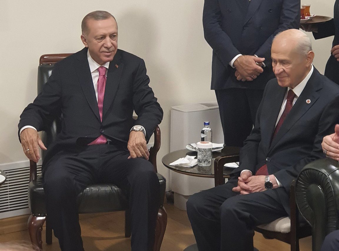 Kız isteme merasiminde konuşurken aile büyüklerim