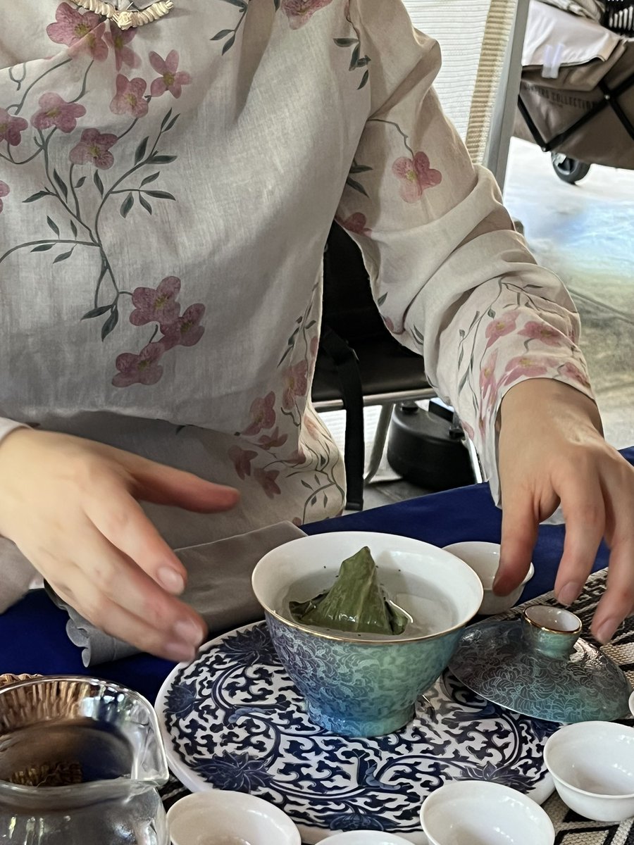 URARA_Cooking's tweet photo. TEACEさんとご縁のあったISO茶房さんの追悼茶席でもありました。
茶譜は
鳳凰単叢桂花香
ちまき紅茶(祁門紅茶の笹包み)
ISO茶房さんを偲びながらの和やかなお席でした✨
#吉田山大茶会 #TEACE #茶席 #ISO茶房 #青蛾茶房 https://t.co/lUpr9QoMjj