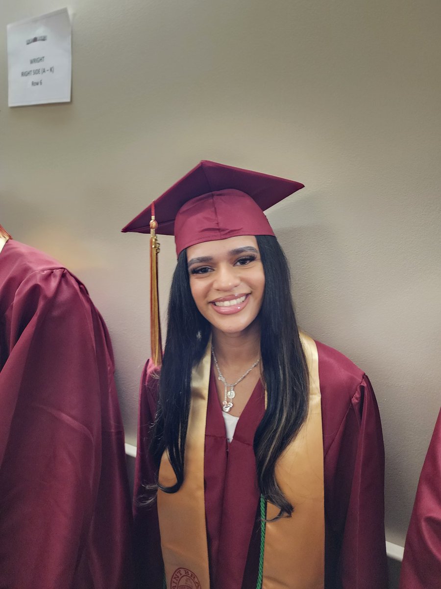 micahwigs's tweet photo. It was great returning to Paint Branch HS to celebrate graduation with my former students when they were eight graders. To see the end of the line is so rewarding. #PBWay @micahwigs @PB_AVID @PB_CareerCenter @PBHS_TECH @PB https://t.co/hh20IVIMU4