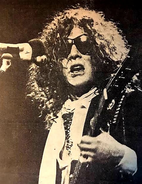 A man who has been playing rock and roll since it matured in America and was imported across the Atlantic to England as 'skiffle' music.

#IanHunter  
#BOTD🎂

#MottTheHoople -  All The Young Dudes 
Live, 1973.
#DavidBowie
youtu.be/L774jUH1cq4