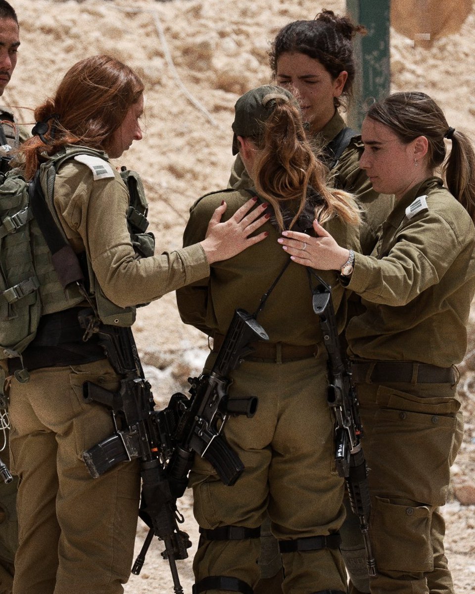 بكاء وحزن يخيم على جنود الاحتــ. ـلا ل بعد مقتل 3 جنود «إسرائيليين» بيد مجند مصري، على الحدود المصرية مع الأراضي المحتــ. ـلة