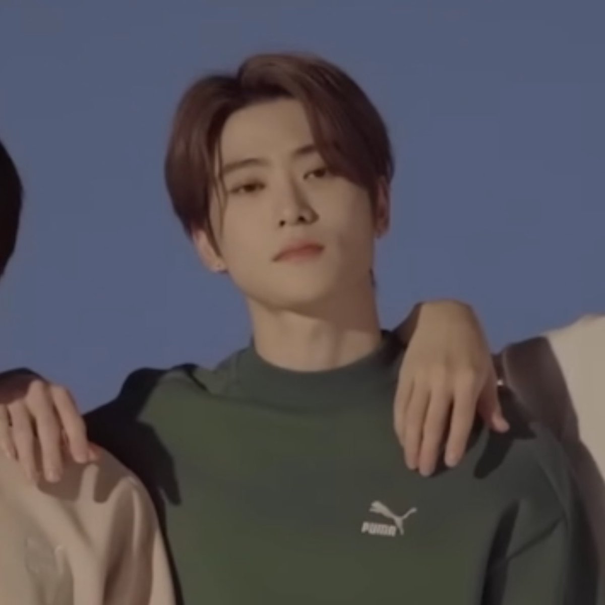 yunotized's tweet photo. jaehyun changing his expression from cute to cool :o https://t.co/jgXBi0zWle