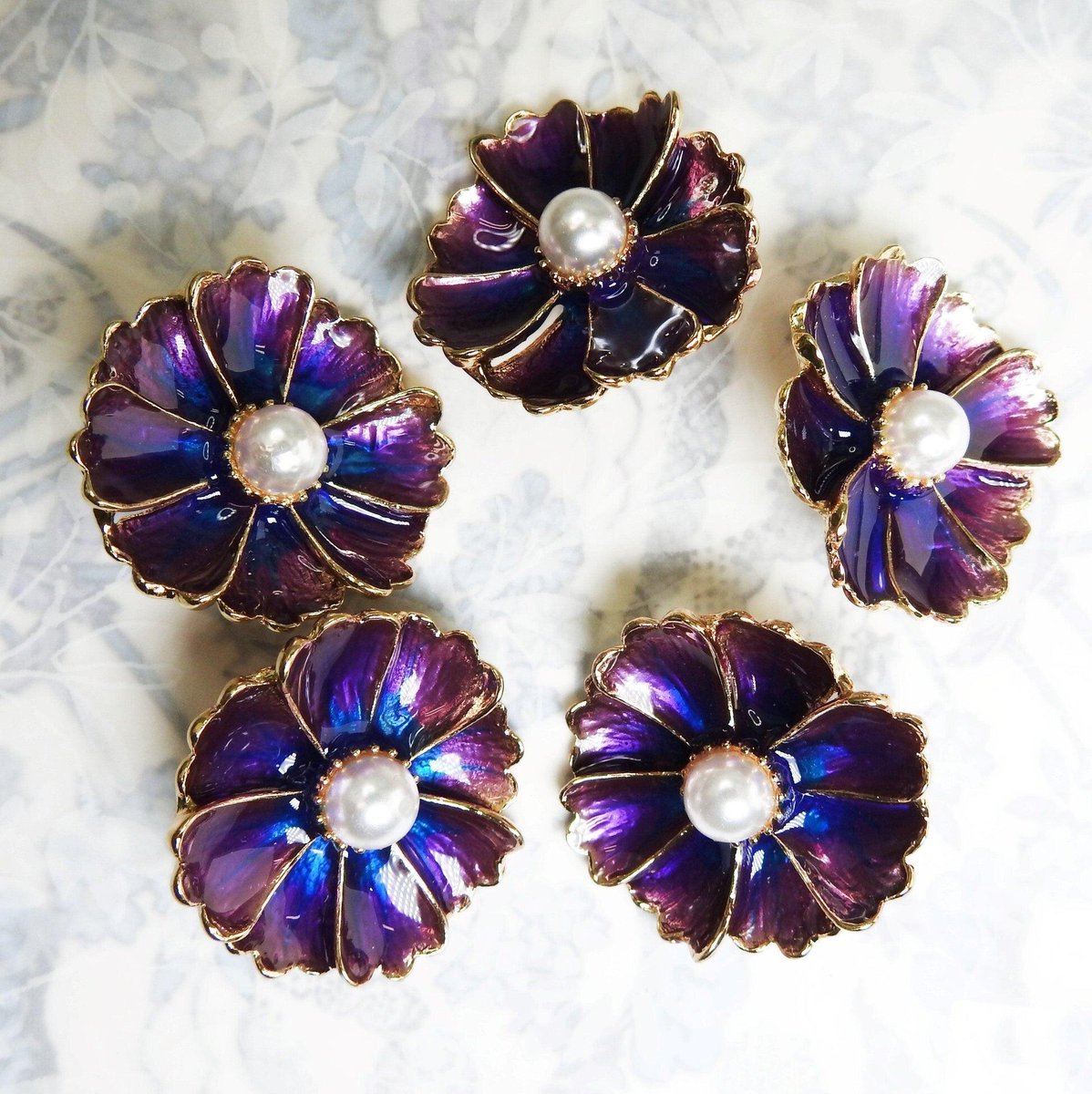 zazavintageboho's tweet photo. Large purple flower decorative snaps
https://t.co/LpttirOGu5
Decorative snaps are an excellent way to add a personal touch to your clothing, bags, and accessories.
#decorativebuttons #etsysellers #etsyshop #sewingsupplies https://t.co/2hvxHxlSWU