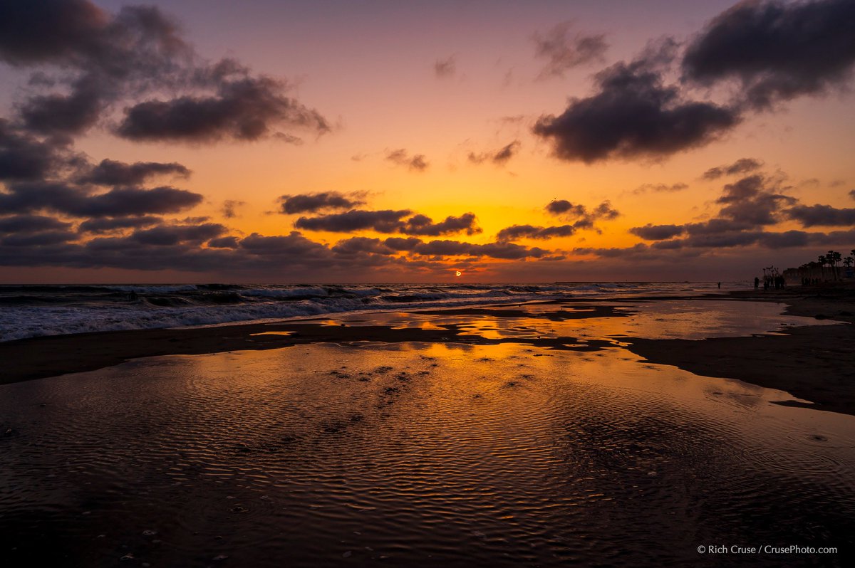 It was so nice to see the #sunset again in #Oceanside yesterday! Too much #JuneGloom and #MayGray lately! #CAwx #SanDiegoWX #StormHour #ThePhotoHour #VisitSD @VisitOceanside  @visitsandiego @VisitCA #gratitude