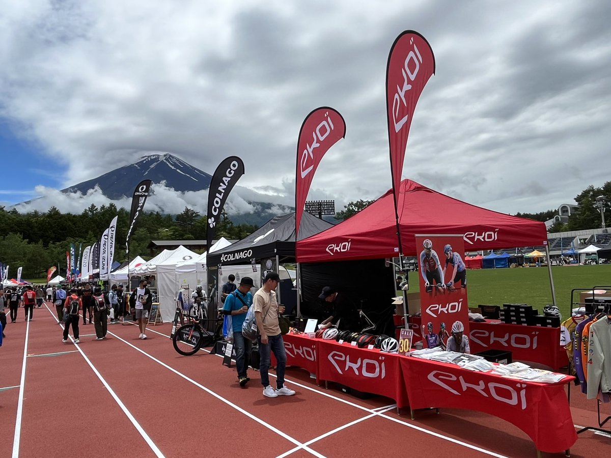 akiriderz's tweet photo. 4年ぶりに仕事で来た富士山ヒルクライム。天気の変化が大変だったけど活気が戻って来て良かった。 https://t.co/vShWnlzlpW