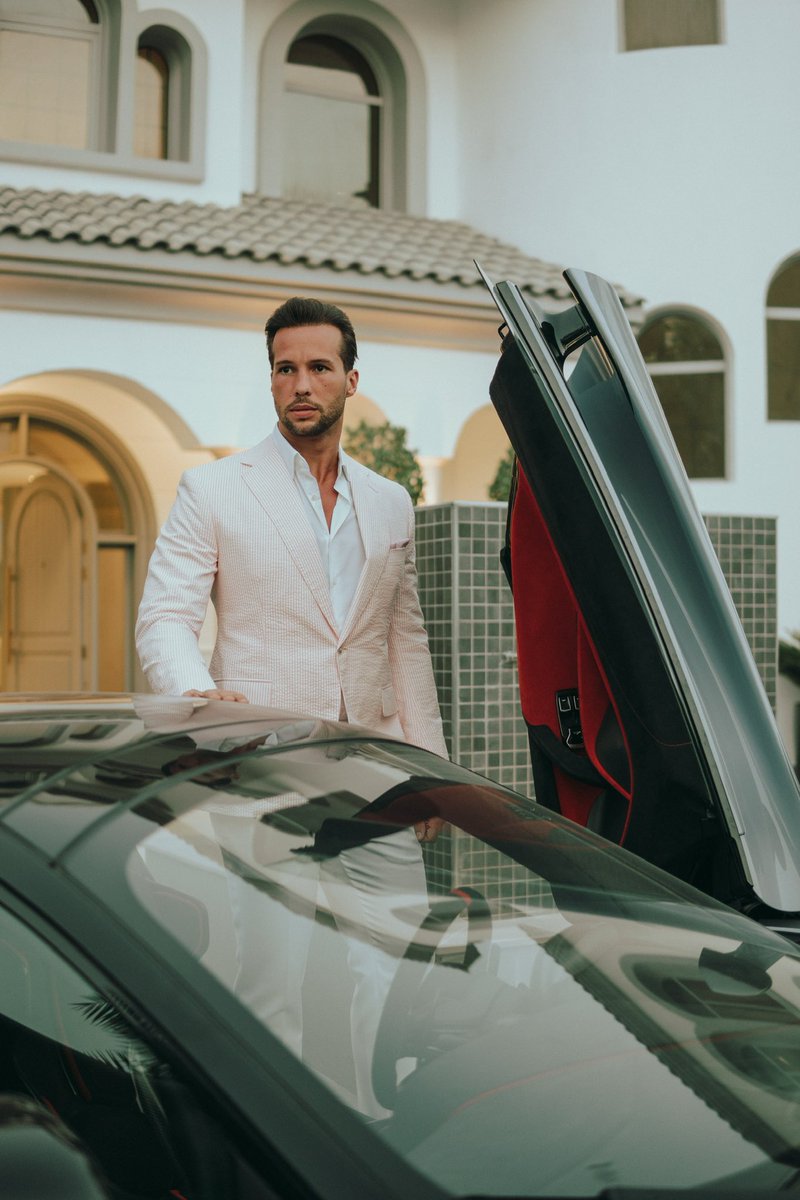 Hold doors open for women.

In the 1950s women would use this as a test, if he doesn’t open the door he isn’t a gentleman.

In 2023 us men can use it as a test. If you open the door for her and she objects to it, she isn’t a lady. 

Ladies understand.