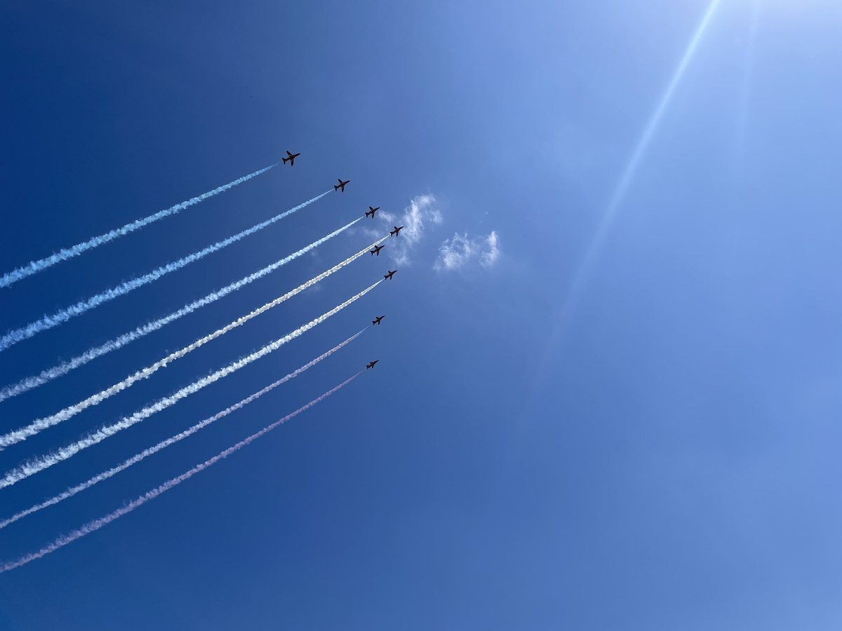 icklehez's tweet photo. @rafredarrows Absolute STUNNING performance lads at the West Midlands Air Show earlier today!! Thank you so much x https://t.co/eDQENKSt0U
