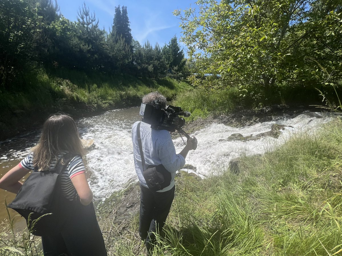 In dieser Woche war hier in #Polen ziemlich viel los (#LexTusk). Und es gibt noch mehr zu erzählen. Wir wollten wissen: wie geht es der #Oder kurz vor dem nächsten heißen Sommer ein Jahr nach dem Fischsterben? Wir waren unterwegs. Mehr demnächst im @Weltspiegel_ARD