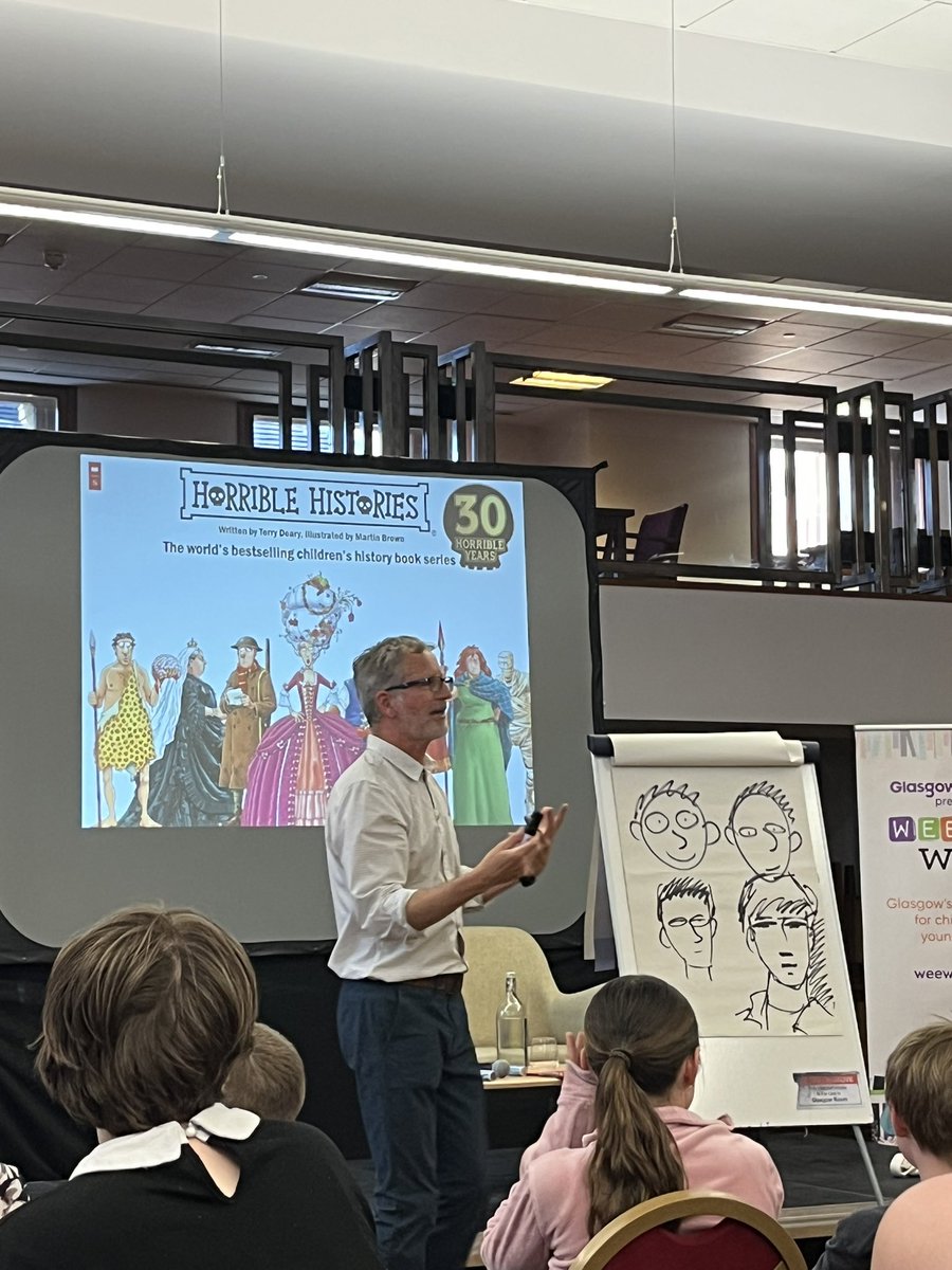 UofGheadofcomms's tweet image. Brilliant #HorribleHistories illustrator Martin Brown at #WeeWrite @AyeWrite. He convinced us all we can draw.