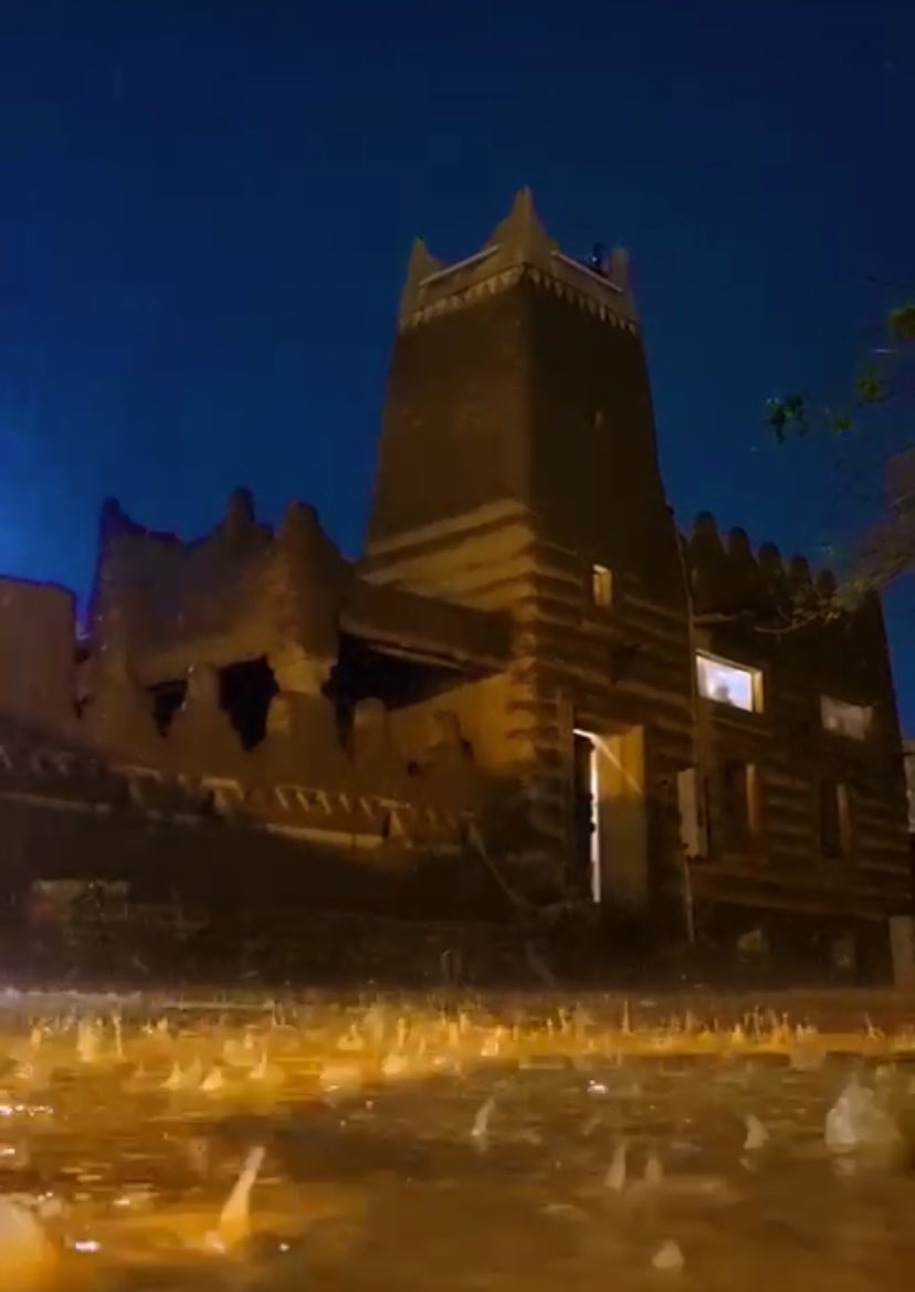 الإحساس بمعية الله إحساس آمن.. 

وإذا العناية لاحظتك عيونها
نم.. فالحوادث كلهن أمااانُ

 #رسالة_اليوم