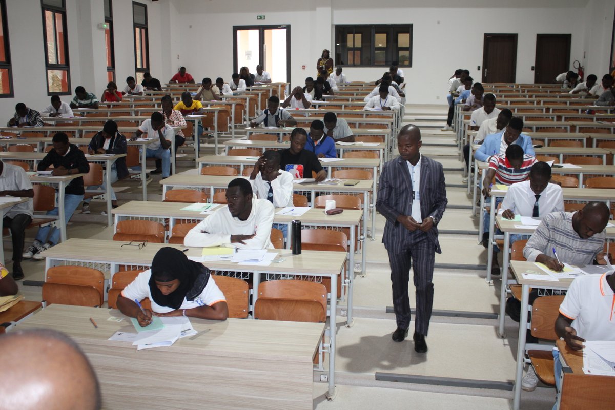 SanUniversite's tweet photo. CONCOURS D’ENTRÉE AUX ECOLES D’INGENIEURS DE L’UNIVERSITÉ DE SAN PEDRO
La première édition de ce concours a eu lieu les vendredi 02 et samedi 03 juin 2023, à l’amphi 250 B de ladite Université, sous la supervision de M. le Président, le Prof. Méké MÉITÉ. https://t.co/Bu4ywwYCuo