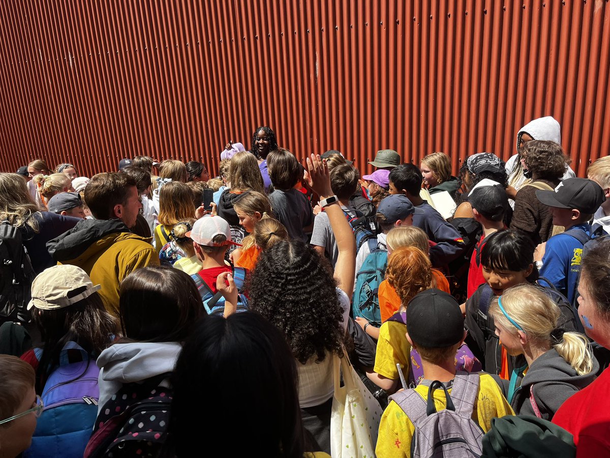 Matthew Makuch (@makuchmatthew) on Twitter photo <a href="/SD63DeepCove/">Deep Cove Elementary</a> went to Vancouver from Victoria to see <a href="/missyd_femcee/">Missy D</a>. Between the pre-concert energy, the show, the positive messages, autographs and pictures this was up there with my trips to Qué. as the best FI experiences my ss have ever had.
Merci Missy D et <a href="/ManieMusicale/">OFFICIAL account</a> <a href="/SD63DeepCove/">Deep Cove Elementary</a> went to Vancouver from Victoria to see <a href="/missyd_femcee/">Missy D</a>. Between the pre-concert energy, the show, the positive messages, autographs and pictures this was up there with my trips to Qué. as the best FI experiences my ss have ever had.
Merci Missy D et <a href="/ManieMusicale/">OFFICIAL account</a>