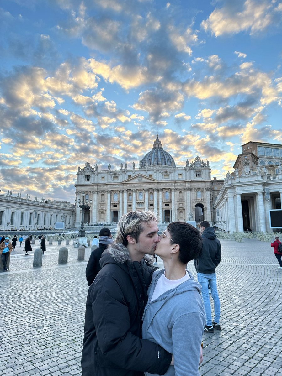 9 years together, 4 married. Couldn’t be happier.
Happy pride month everyone!!🏳️‍🌈🏳️‍🌈