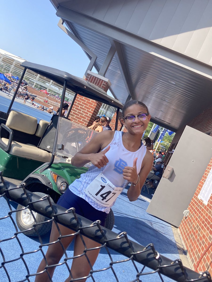 cehrenbergclass's tweet photo. @BooneCoRebels Jocelyn checked in and ready to run the 100m hurdles at state! #StateBound #statequalified ๐ฉต๐ค https://t.co/ywW0TVUFFG
