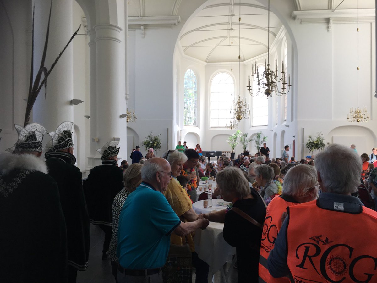 De Rotary club #Geertruidenberg ##stadaandeBiesbosch organiseert weer een doofblindendag in de Lamertuskerk te Raamsdonk omgeving. De aanwezige genieten enorm. ⁦<a href="/GemGeertrberg/">Geertruidenberg</a>⁩ ⁦<a href="/omroepbrabant/">Omroep Brabant</a>⁩